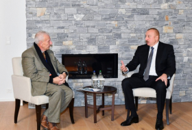   Präsident Ilham Aliyev traf sich mit dem CEO von „Kromatix SA“   - FOTO    