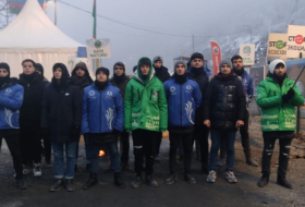   Es wurden Bedingungen für die Bewegung von 5 Fahrzeugen der Friedenstruppen auf der Straße Khankendi-Latschin geschaffen  