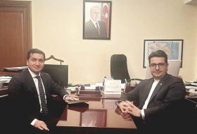   Hikmet Hajiyev traf sich mit dem iranischen Botschafter  