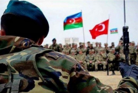   Aserbaidschanische Soldaten nehmen an den Übungen teil, die in der Region Sarıgamysh in der Türkei abgehalten werden  