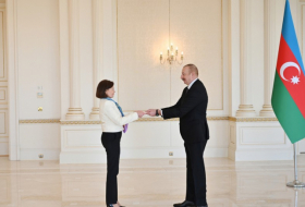  Präsident nahm das Beglaubigungsschreiben der französischen Botschafterin entgegen  - FOTOS  