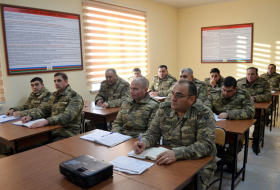   In der aserbaidschanischen Armee findet ein Ausbildungskurs unter Beteiligung britischer Spezialisten statt  