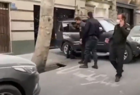     Person  , die die Botschaft von Aserbaidschan im Iran angegriffen hat,   wurde festgenommen    