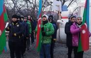  Friedliche Proteste aserbaidschanischer Öko-Aktivisten gehen auf der Latschin-Chankendi-Straße weiter  