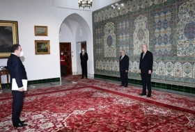   Aserbaidschanischer Botschafter überreicht dem algerischen Präsidenten Beglaubigungen  