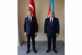   Aserbaidschanischer Premierminister spricht dem türkischen Vizepräsidenten sein Beileid aus  