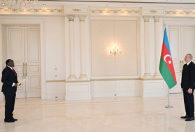   Präsident Ilham Aliyev erhält Beglaubigungsschreiben des neuen Botschafters von Namibia  