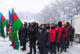   Friedlicher Protest aserbaidschanischer Öko-Aktivisten geht auf der Latschin-Chankendi-Straße weiter  