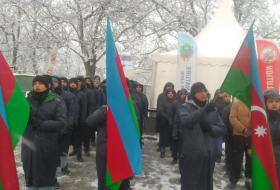   Aserbaidschanische Öko-Aktivisten setzen friedliche Proteste auf der Latschin-Chankendi-Straße fort  