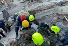   Aserbaidschanische Retter retteten 37 Menschen lebend aus den Trümmern der vom Erdbeben betroffenen Türkei  