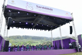  Schuscha veranstaltet das 6. Internationale Folklorefestival in Charibülbül 
