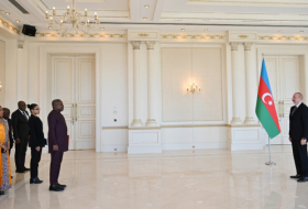   Präsident Ilham Aliyev nimmt Beglaubigungsschreiben des neuen Botschafters von Angola in Aserbaidschan entgegen  