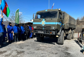   Konvoi russischer Friedenstruppen fährt frei entlang der Latschin-Chankendi-Straße  