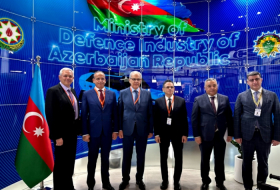   Minister für Verteidigungsindustrie von Aserbaidschan trifft sich mit Generaldirektor für Luftfahrt  