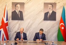   Aserbaidschan und Großbritannien unterzeichneten ein Abkommen über den internationalen Straßenverkehr   - FOTOS    