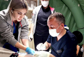   Aserbaidschanische Militärärzte führten in der Türkei 71 chirurgische Eingriffe durch und versorgten 468 Menschen ambulant   -FOTOS    