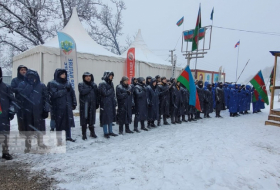   Trotz der schneereichen Wetterbedingungen geht die Friedensaktion auf der Straße Khankendi-Latschin 75 Tage lang weiter  