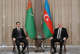  Präsident Ilham Aliyev trifft sich mit turkmenischem Amtskollegen 