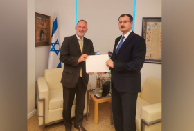   Mukhtar Mammadov reichte eine Kopie seines Beglaubigungsschreibens beim israelischen Außenministerium ein  