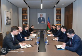  Aserbaidschanischer Außenminister trifft sich mit dem belarussischen stellvertretenden Premierminister 