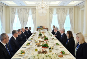   Präsidenten Aserbaidschans und Lettlands hatten während des offiziellen Mittagessens ein umfassendes Treffen  