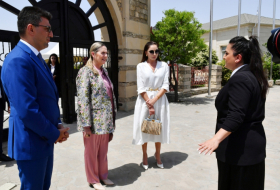   First Ladies von Aserbaidschan und Israel besuchen den Archäologisch-Ethnografischen Museumskomplex Gala  