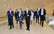   Präsident des Staates Israel und seine Frau lernten das Heydar Aliyev Zentrum kennen   - FOTOS     