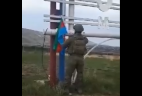   Aserbaidschanische Flagge in Aghdere gehisst -   VIDEO    
