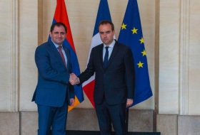  Armenischer Verteidigungsminister besprach mit seinem französischen Amtskollegen die Waffenlieferungen an sein Land 
