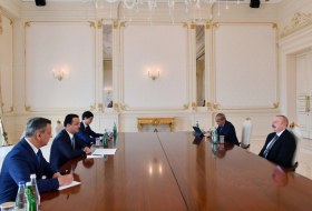   Präsident Ilham Aliyev empfängt den usbekischen Minister für Investitionen, Industrie und Handel  