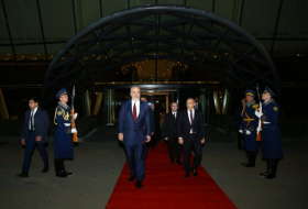   Albanischer Premierminister schließt seinen Arbeitsbesuch in Aserbaidschan ab  