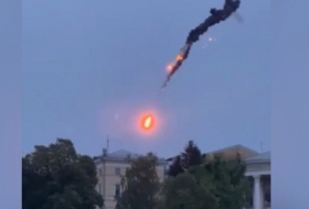   Drei Regionen Russlands wurden von Drohnen angegriffen, ein Öllager brennt  
