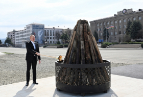   Präsident Ilham Aliyev entzündet das Novruz-Lagerfeuer in der Stadt Chankendi  