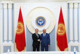   Jeyhun Bayramov traf sich mit dem Präsidenten des kirgisischen Parlaments  