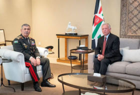   Aserbaidschanischer Verteidigungsminister trifft sich mit dem König von Jordanien  
