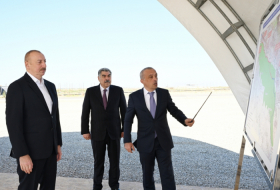   Präsident Ilham Aliyev legt den Grundstein für den Schirvan-Bewässerungskanal im Distrikt Hadschigabul  
