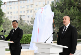   Präsidenten Aserbaidschans und Kirgisistans nehmen an der Eröffnung des Denkmals in Baku teil  