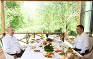   Präsidenten Aserbaidschans und Kirgisistans aßen gemeinsam zu Abend  