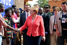 Merkel schottet Deutschland gegen Flüchtlinge aus Afrika ab