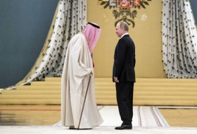 „Ich muss ans Telefon“: Putin unterbricht Sitzung wegen Anrufs des saudischen Königs