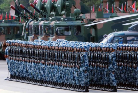 Xi Jinping nimmt Militärparade in Hongkong ab