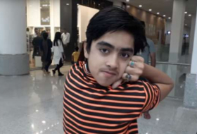 Eulenmensch: 14-jähriger Pakistaner kann seinen Kopf um 180 Grad nach hinten drehen