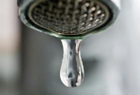 Rückstände von Medikamenten und Pestiziden erschweren Trinkwasserzubereitung