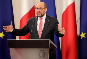 Schulz holt Merkel bei Beliebtheit ein
