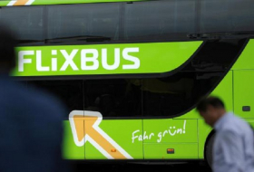 Flixbus-Fahrer lässt dunkelhäutige Frau und Kind zurück