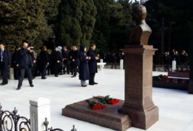 Davutoglu besuchte das Grabmal des Nationalleaders und die Schechidenallee 