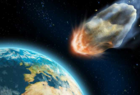 Asteroid fliegt an der Erde vorbei