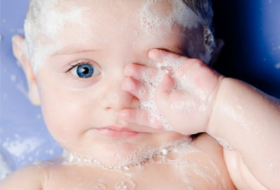 Diese 6 Dinge kannst du mit Babyshampoo noch machen