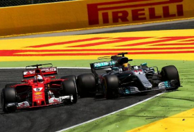 Vettel  spektakelt, blufft Mercedes?