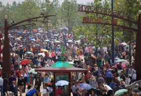 Tausende stürmen schon vor Eröffnung Chinas erstes Disneyland